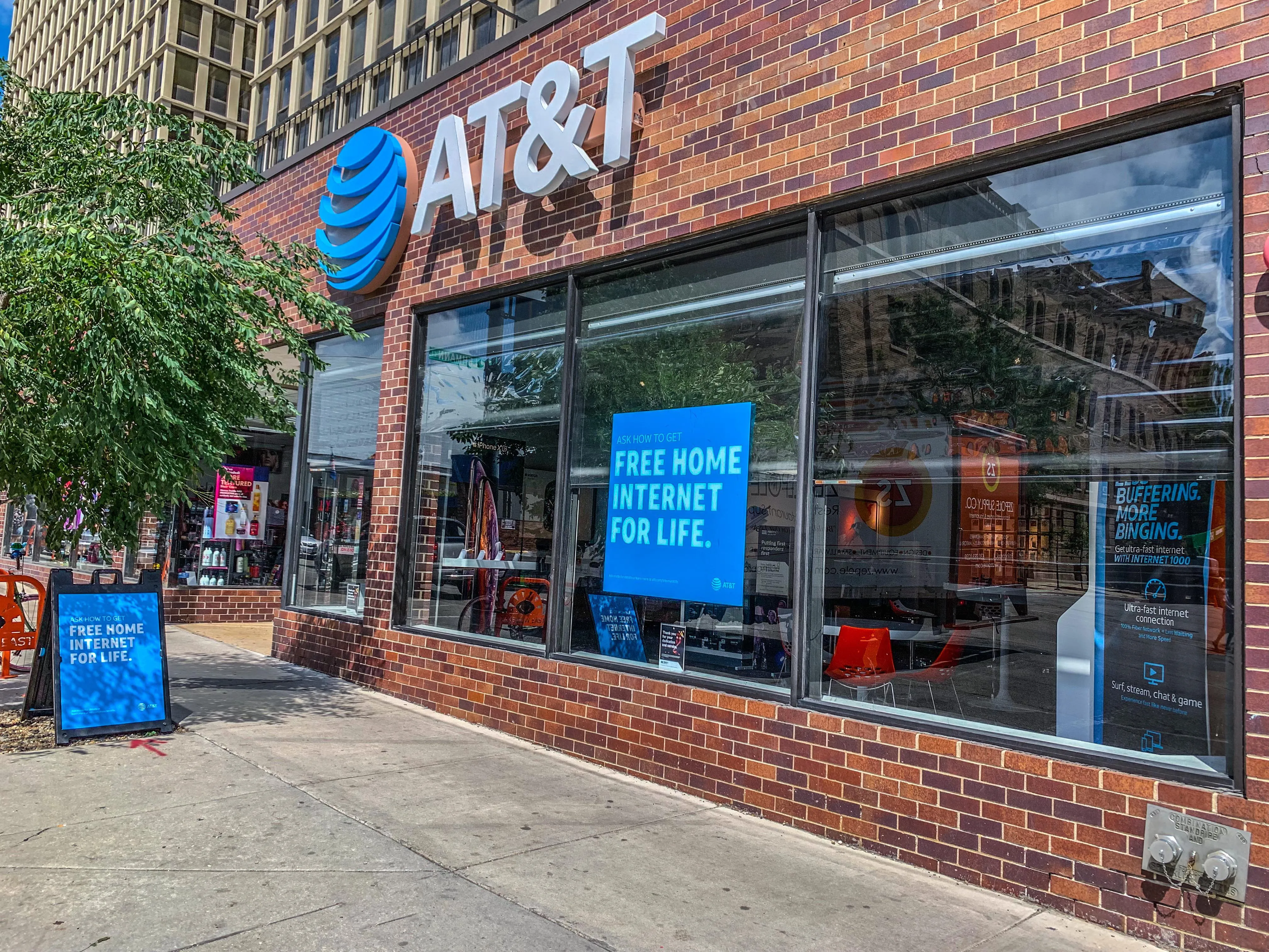 AT&T Store Chicago - CHICAGO DIVERSEY