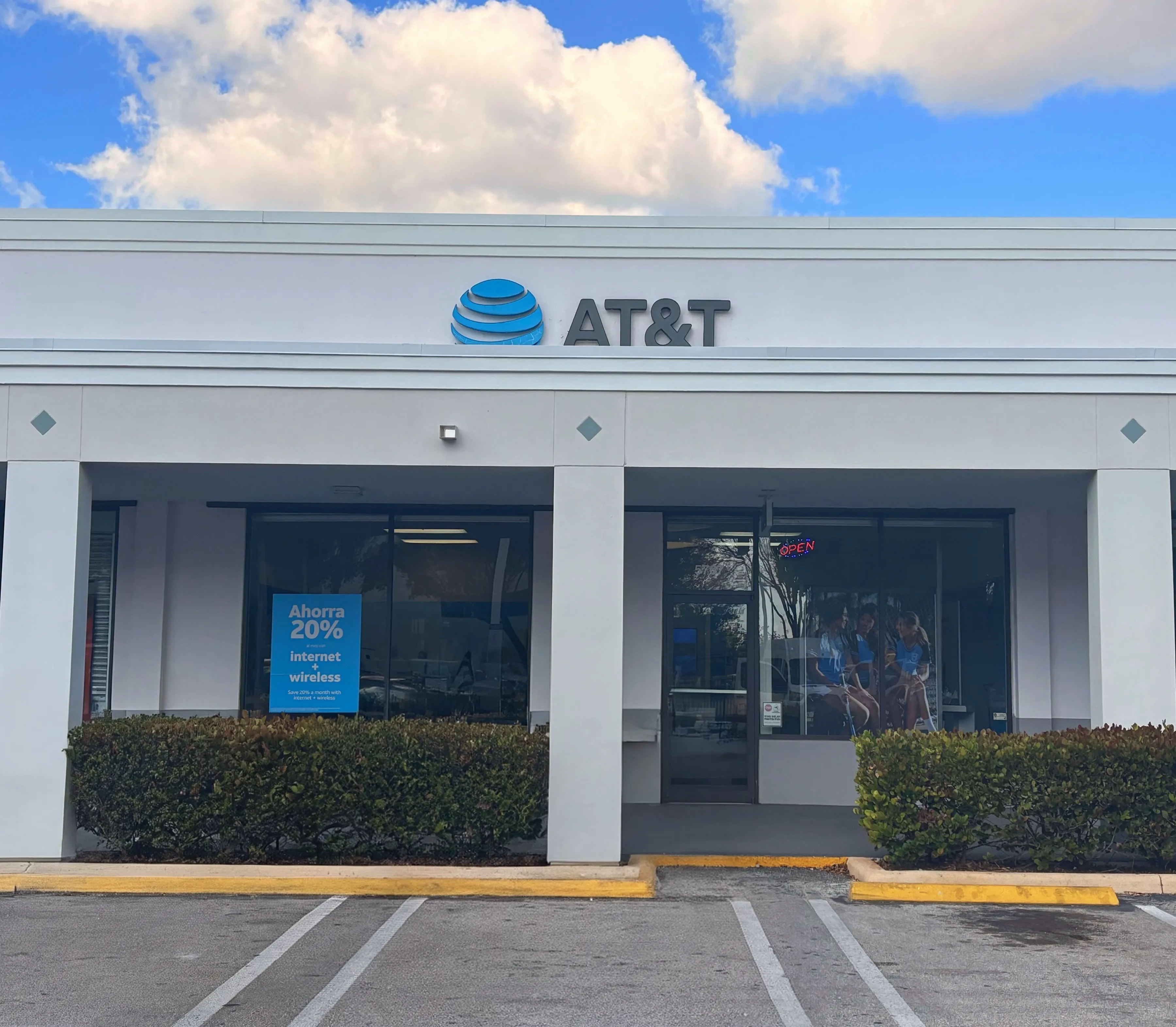 AT&T Store Miami - Miami Airpark