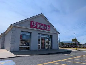 T-Mobile Eastern Blvd & Old Eastern