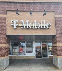 T-Mobile Lake Shore Blvd & Babbitt Rd