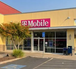T-Mobile Willamette St & West 29th