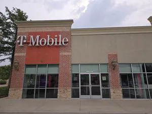 T-Mobile 121 & Glade