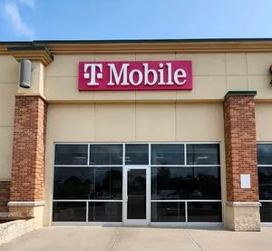 T-Mobile Ardmore Commons