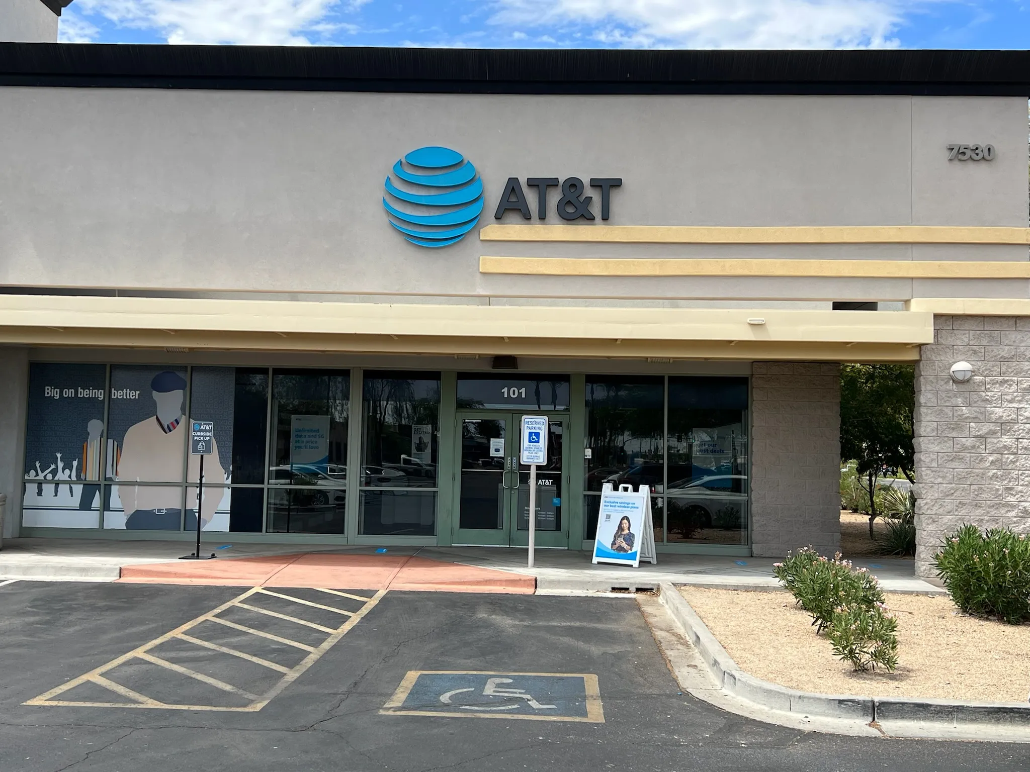 AT&T Store Glendale - Arrowhead Festival