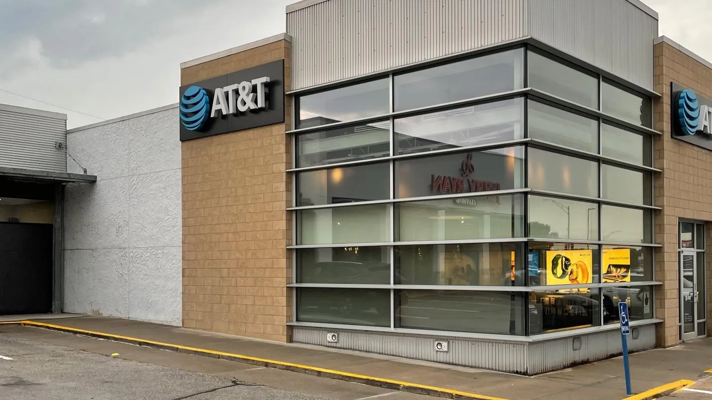 AT&T Store Omaha - Beverly Hills Plaza