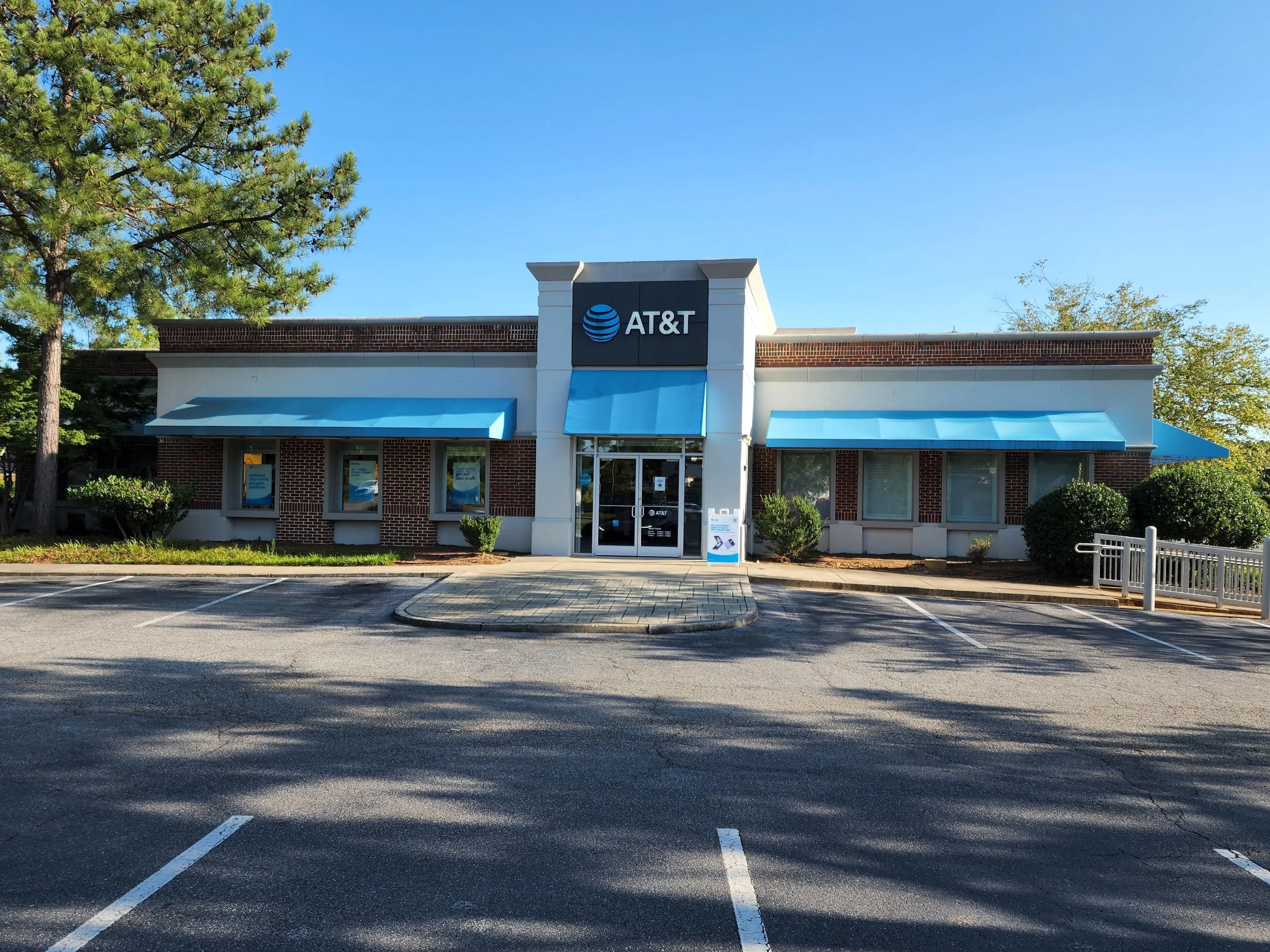 AT&T Store Alpharetta - Mansell Crossing