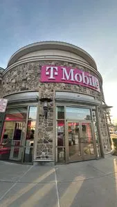 T-Mobile Fairfax Blvd & Main St