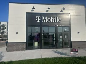 T-Mobile Veterans Blvd & 26th