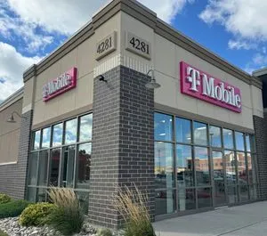 T-Mobile The Shoppes at Osgood