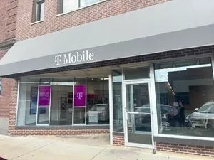 T-Mobile Central Ave N & 5th St NE