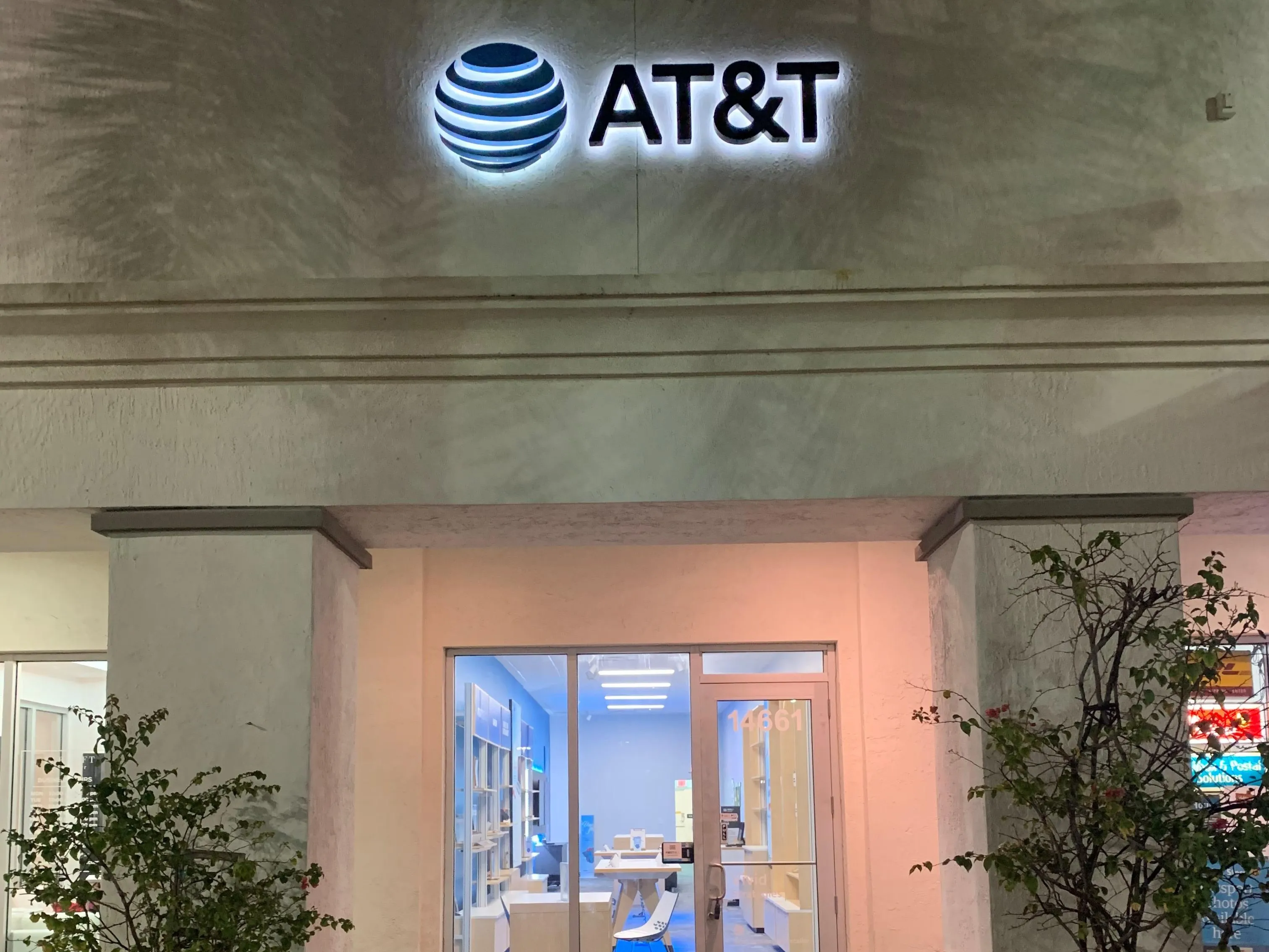 AT&T Store North Miami - Biscayne Commons
