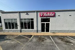 T-Mobile Main St & Clark St