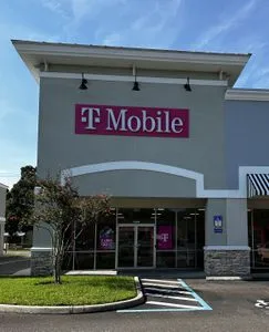 T-Mobile Sadler Rd & S 14th St