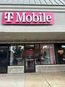 T-Mobile W Nine Mile Rd & Livernois St