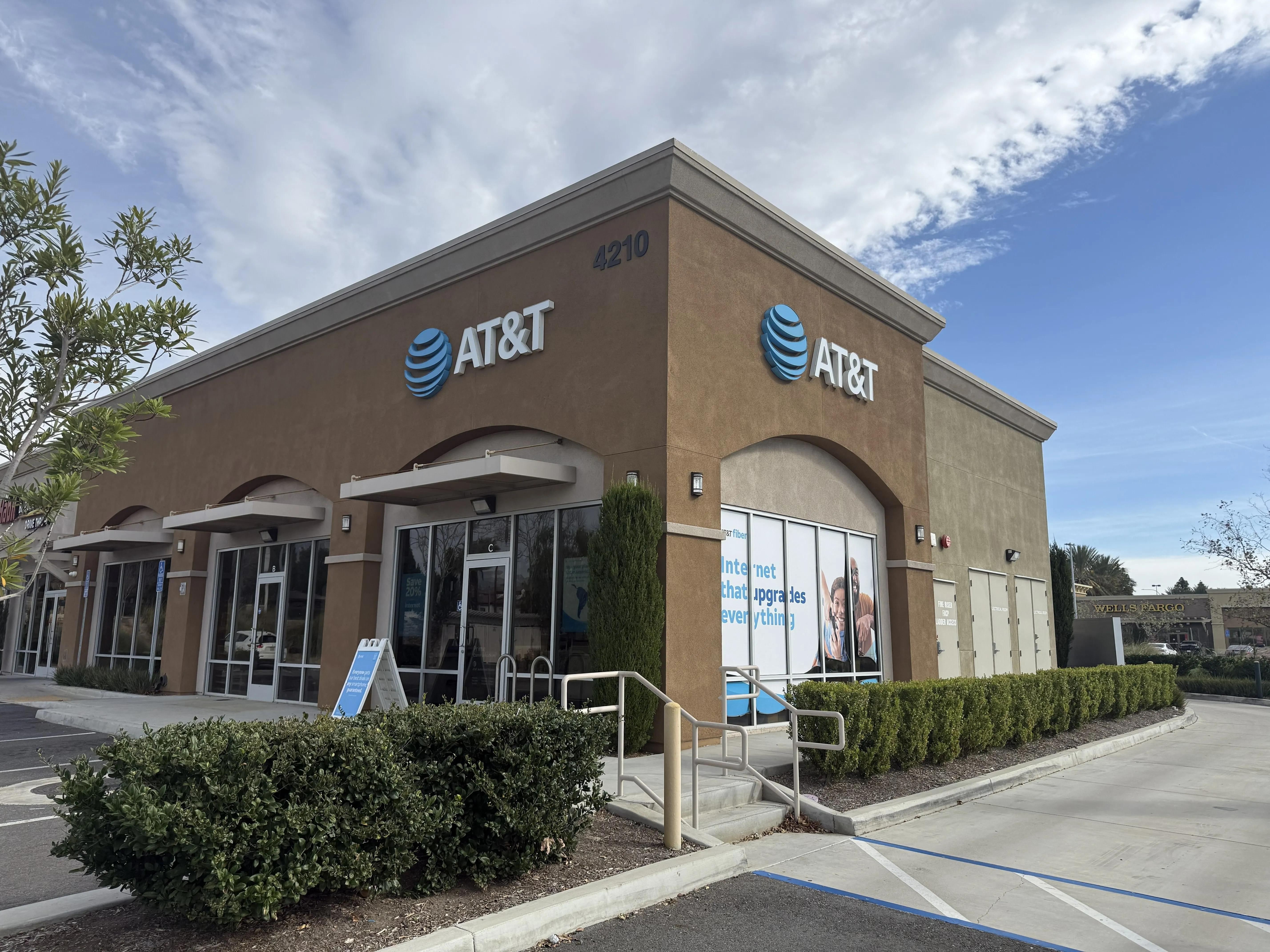 AT&T Store Ontario - ONTARIO