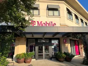 T-Mobile Market St & Mckenzie Ln