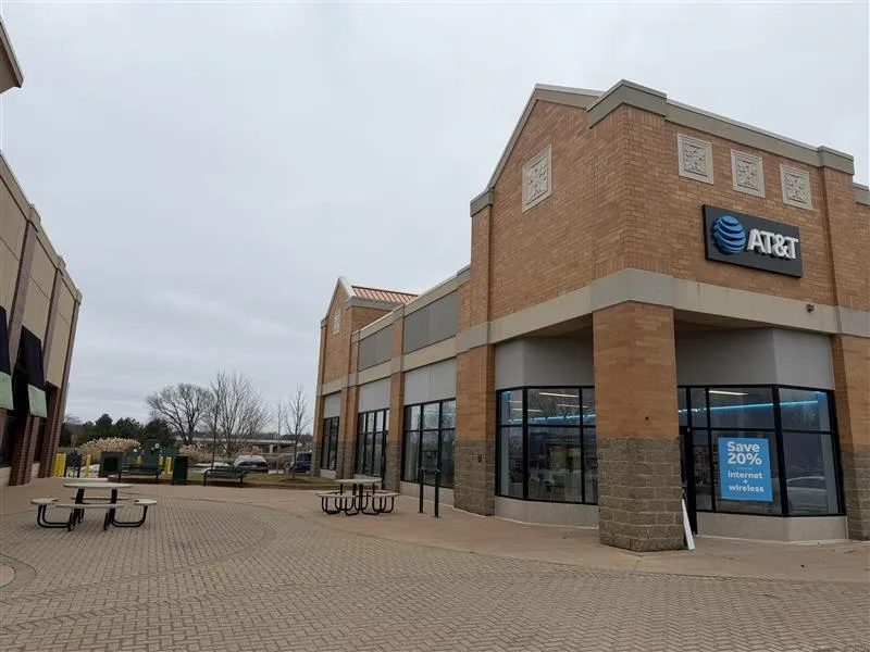 AT&T Store Brighton - GREEN OAK