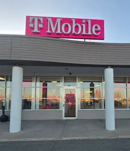 T-Mobile N Rolling Meadows Dr & W Scott St