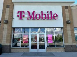 T-Mobile W Broadway & Everton