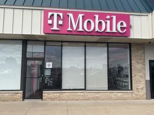T-Mobile 24th Ave & Highland