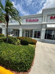 T-Mobile Gladiolus Dr & Mcgregor Blvd