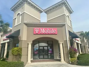 T-Mobile S Tamiami Trl & Andrea Ln