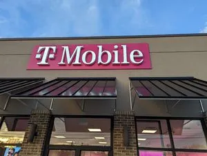 T-Mobile Battlefield Pkwy & Lakeshore