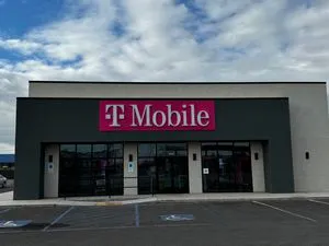 T-Mobile W Main St & 20th St