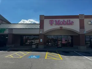 T-Mobile Rogers Ave & Phoenix Ave
