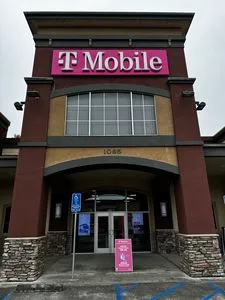 T-Mobile Strong's Creek Plaza