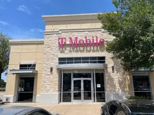 T-Mobile Overton Ridge Blvd & S Hulen St