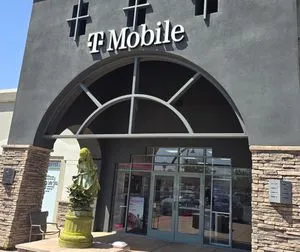 T-Mobile Saguaro & El Lago