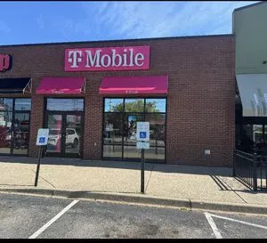 T-Mobile W Ridge Dr & Lawrenceburg Rd
