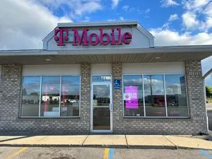 T-Mobile W 48th St & S Green Ave