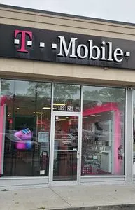 T-Mobile Horace Harding & Francis Lewis