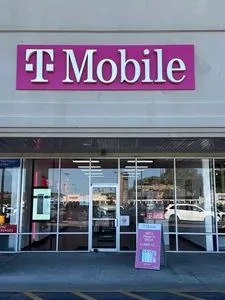 T-Mobile Diederich Blvd & Russell Rd