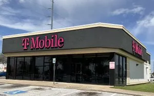 T-Mobile Broadway & Centerville