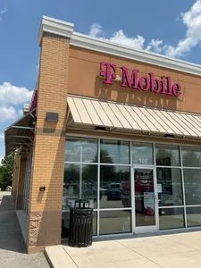 T-Mobile Veterans Pkwy & Bratton Dr