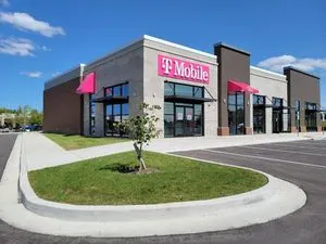 T-Mobile McClelland Cir & Marketplace Cir