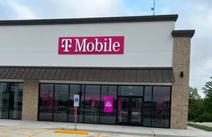 T-Mobile US 290 & E Hempstead St