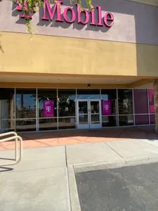 T-Mobile S Mkt St & E Williams Field Rd