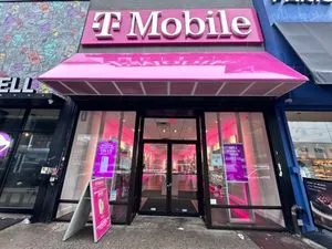 T-Mobile Ditmars Blvd & 31st St