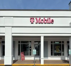 T-Mobile Main St & Griswold St