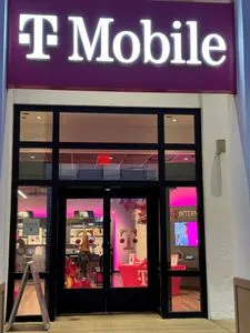 T-Mobile The Shops at Atlas Park