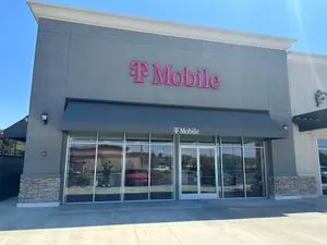 T-Mobile Lone Hill Ave & Gladstone St