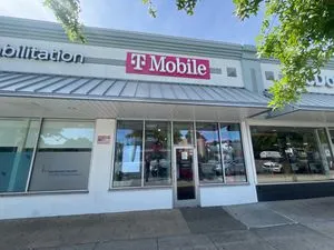 T-Mobile Glen Oaks Shopping Center