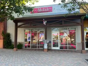 T-Mobile N Fairview Ave & Calle Real