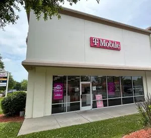 T-Mobile Saint James Ave & Davenport St