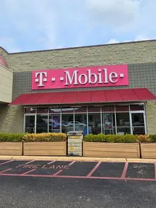 T-Mobile E State St & Rt 33