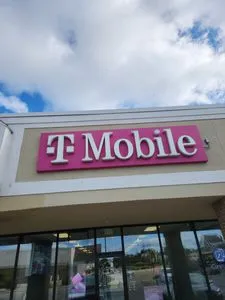 T-Mobile N Beacon Blvd & Adams Ave